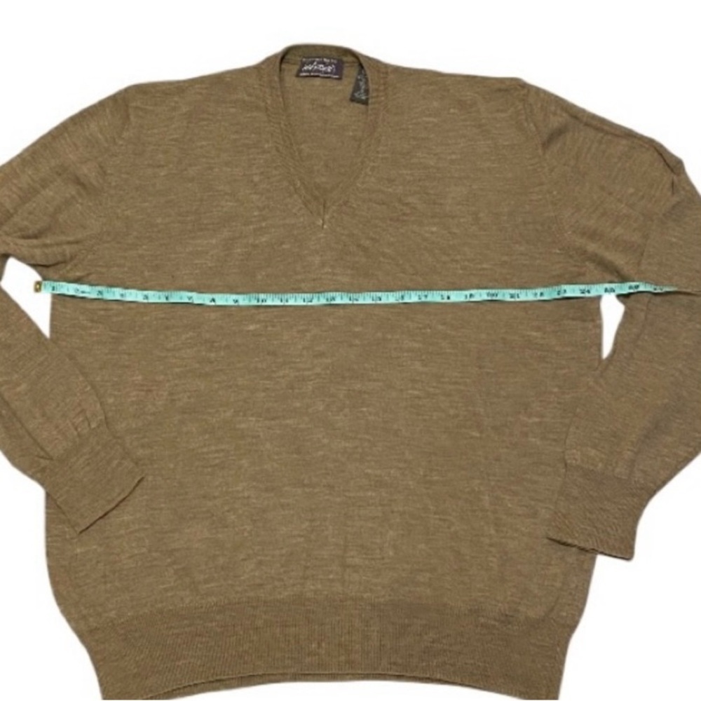 Lord & Taylor 100% Merino Wool made in Italy Men's V-Neck Sweater Light Brown XL - Picture 4 of 6